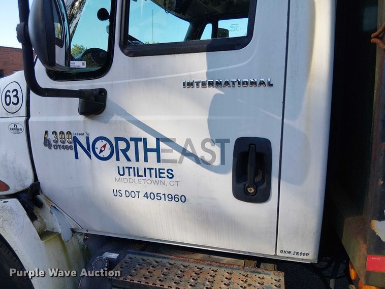 image for item EV4095 2004 International 4300 flatbed truck with crash attenuator