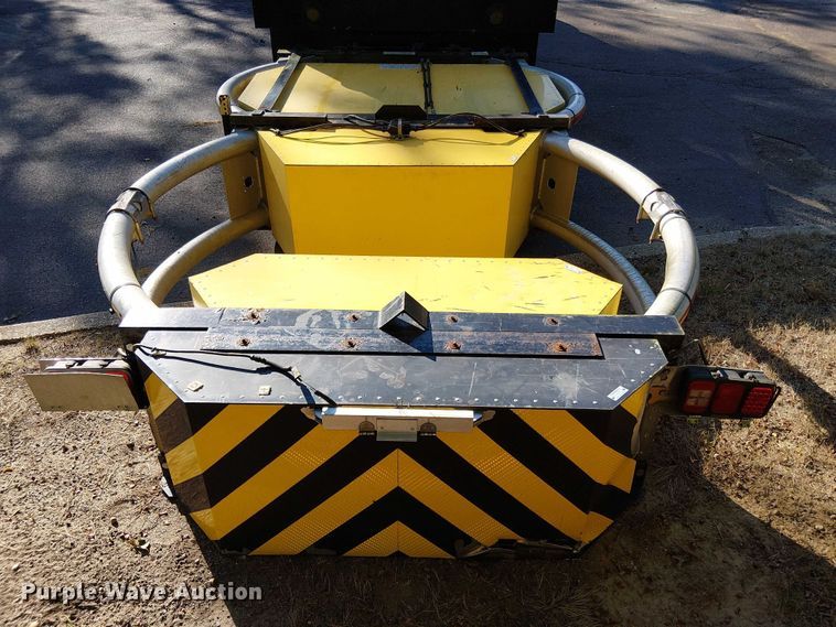 image for item EV4095 2004 International 4300 flatbed truck with crash attenuator