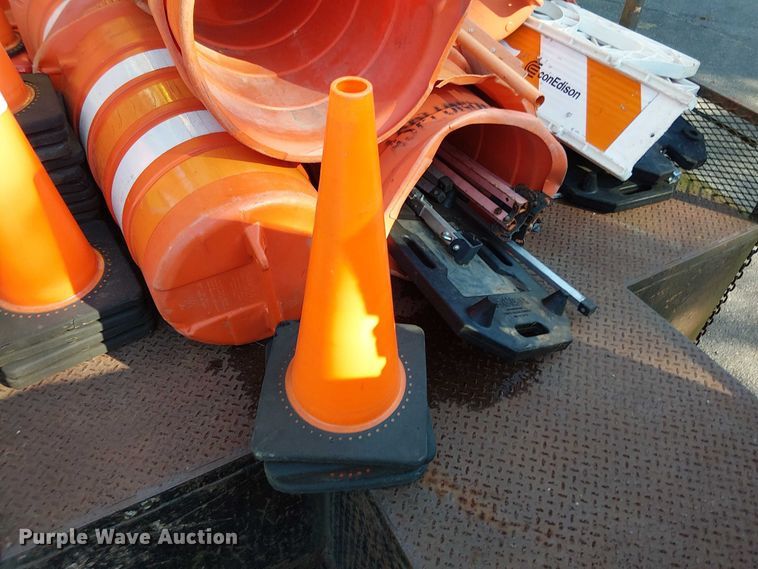 image for item EV4095 2004 International 4300 flatbed truck with crash attenuator