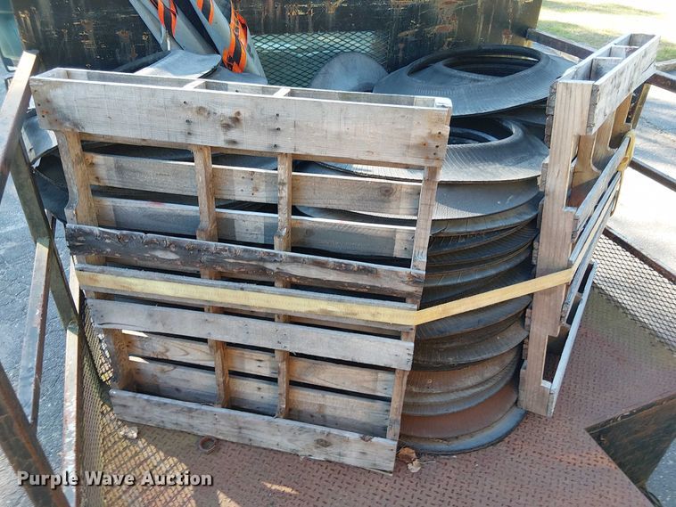 image for item EV4095 2004 International 4300 flatbed truck with crash attenuator