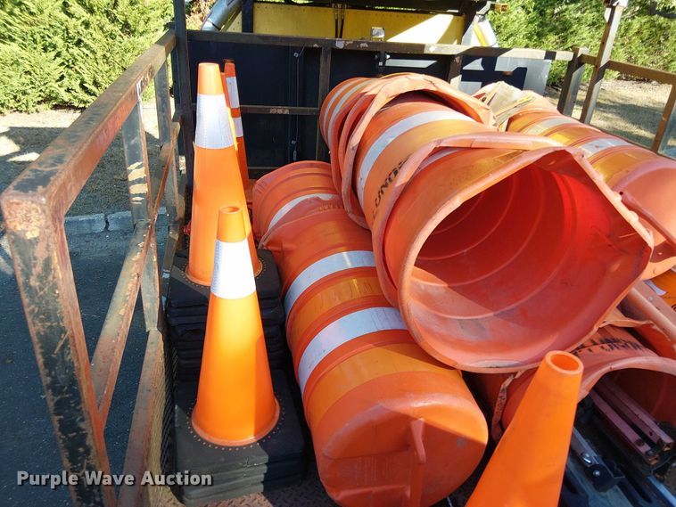 image for item EV4095 2004 International 4300 flatbed truck with crash attenuator