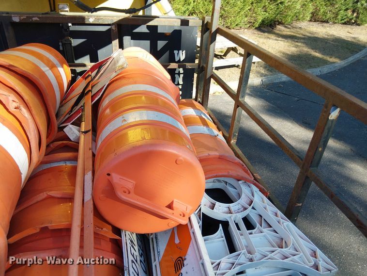 image for item EV4095 2004 International 4300 flatbed truck with crash attenuator