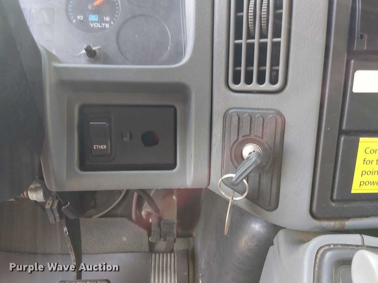 image for item EV4095 2004 International 4300 flatbed truck with crash attenuator