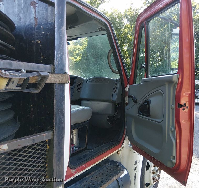 image for item EV4095 2004 International 4300 flatbed truck with crash attenuator