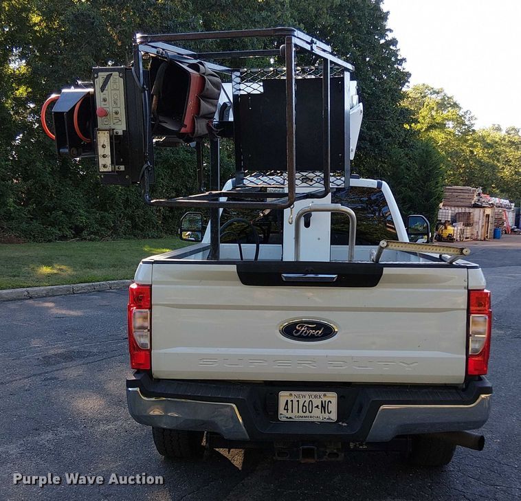 image for item EV4096 2022 Ford F350 Super Duty XL bucket truck