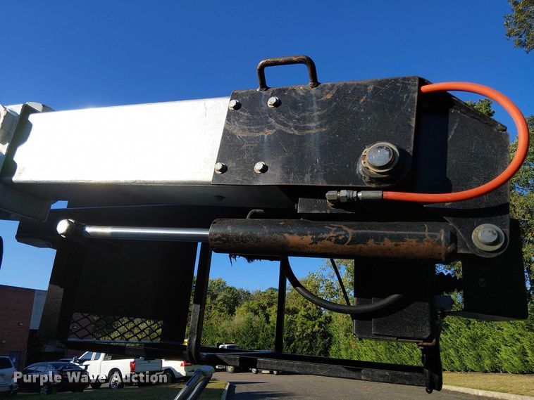 image for item EV4096 2022 Ford F350 Super Duty XL bucket truck