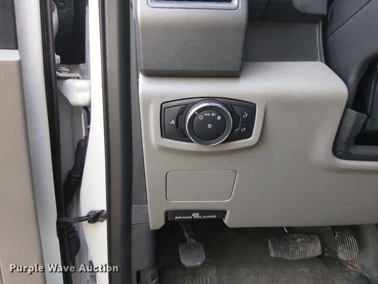 image for item EV4096 2022 Ford F350 Super Duty XL bucket truck