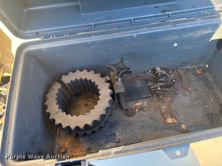 image for item EV4097 2016 Finn BB302-21 wood chipper