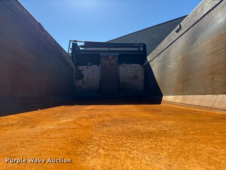 image for item EV4114 2019 Peterbilt 567 dump truck