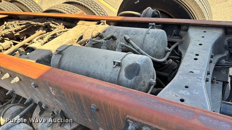 image for item EV4114 2019 Peterbilt 567 dump truck