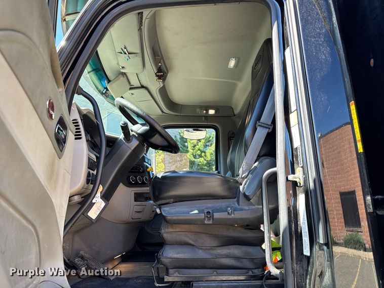 image for item EV4114 2019 Peterbilt 567 dump truck