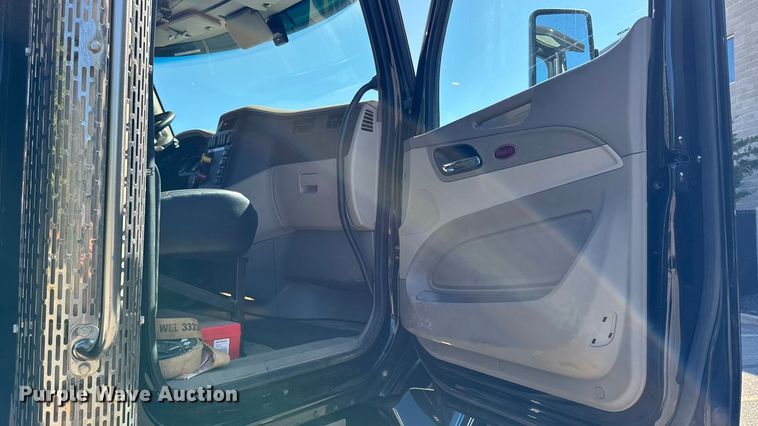 image for item EV4114 2019 Peterbilt 567 dump truck