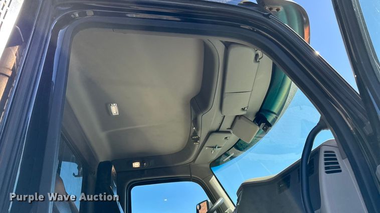 image for item EV4114 2019 Peterbilt 567 dump truck