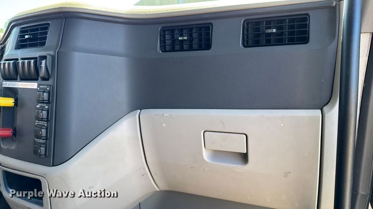 image for item EV4114 2019 Peterbilt 567 dump truck