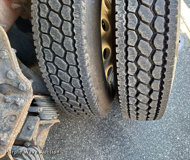 image for item EV4114 2019 Peterbilt 567 dump truck