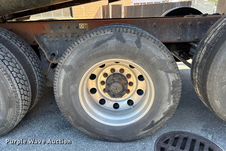 image for item EV4114 2019 Peterbilt 567 dump truck