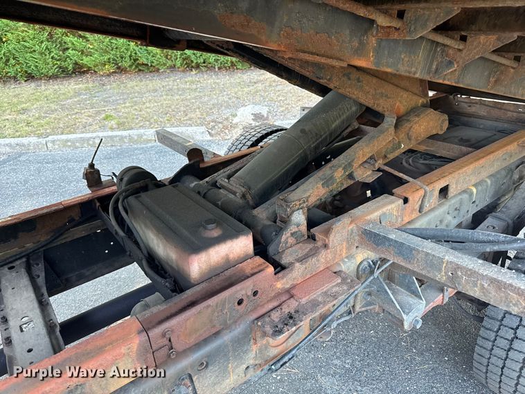 image for item EV4116 2016 Ford F550 Crew Cab dump truck