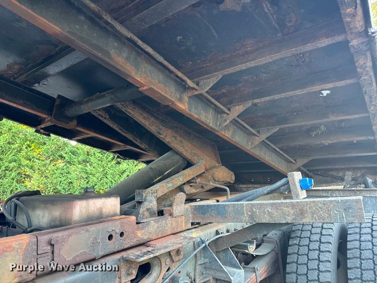 image for item EV4116 2016 Ford F550 Crew Cab dump truck