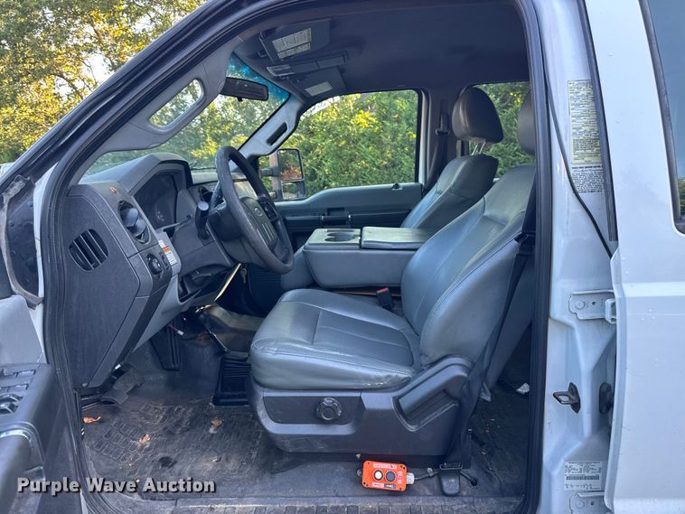 image for item EV4116 2016 Ford F550 Crew Cab dump truck