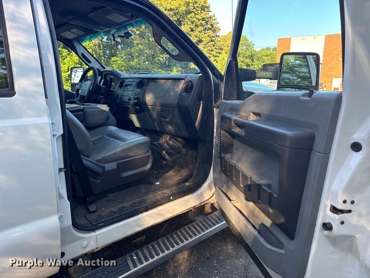 image for item EV4116 2016 Ford F550 Crew Cab dump truck
