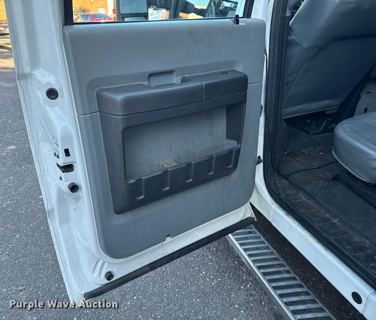 image for item EV4116 2016 Ford F550 Crew Cab dump truck