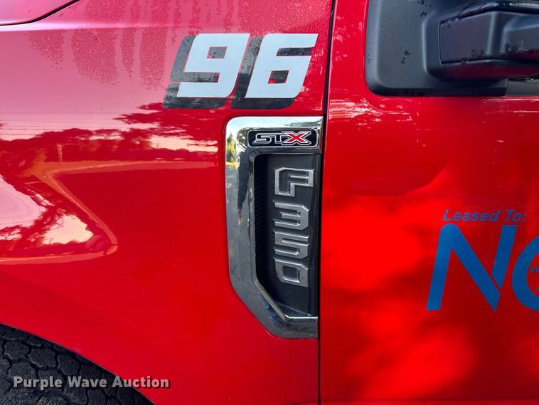 image for item EV4117 2022 Ford F350 Super Duty Crew Cab pickup truck