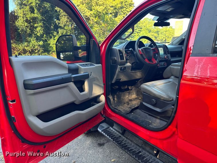 image for item EV4117 2022 Ford F350 Super Duty Crew Cab pickup truck