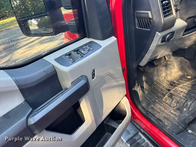 image for item EV4117 2022 Ford F350 Super Duty Crew Cab pickup truck