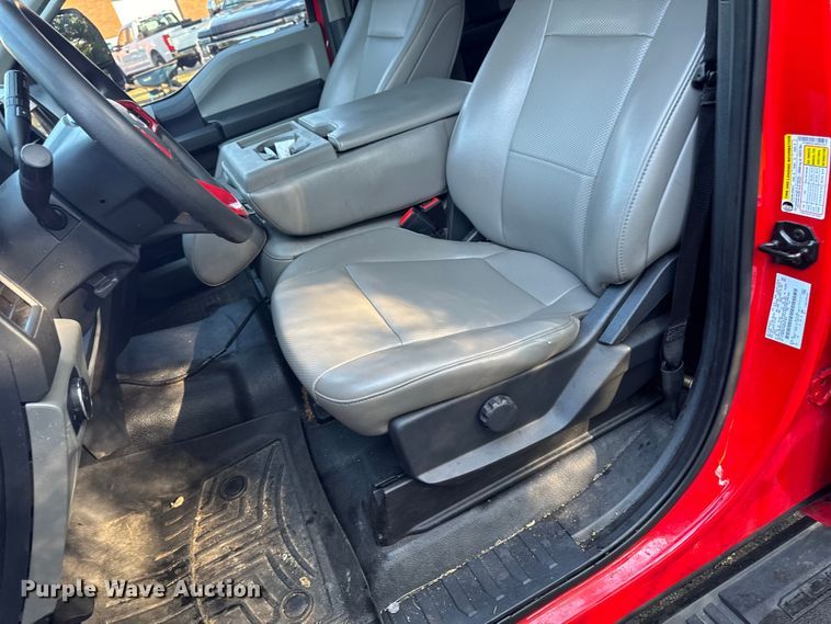 image for item EV4117 2022 Ford F350 Super Duty Crew Cab pickup truck