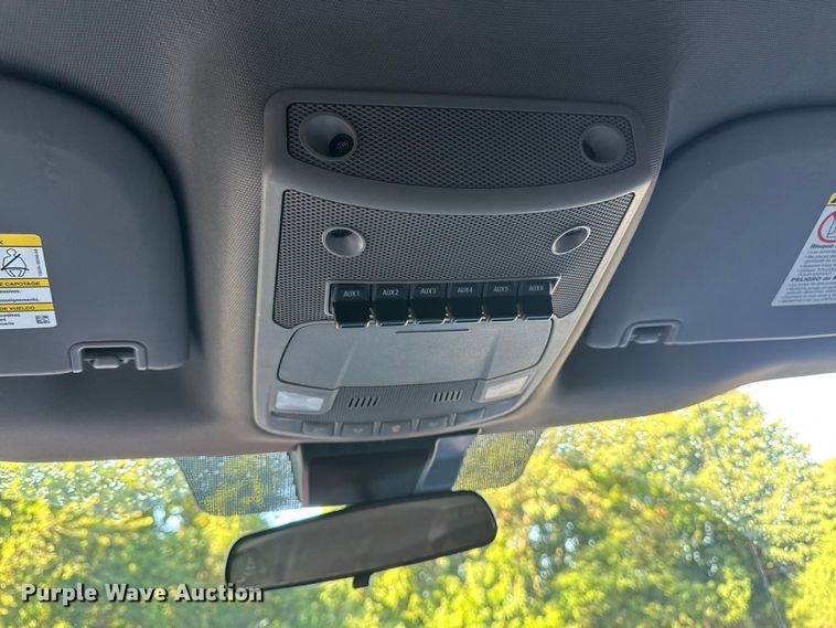 image for item EV4117 2022 Ford F350 Super Duty Crew Cab pickup truck