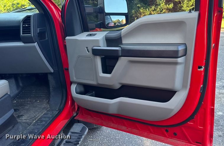 image for item EV4117 2022 Ford F350 Super Duty Crew Cab pickup truck