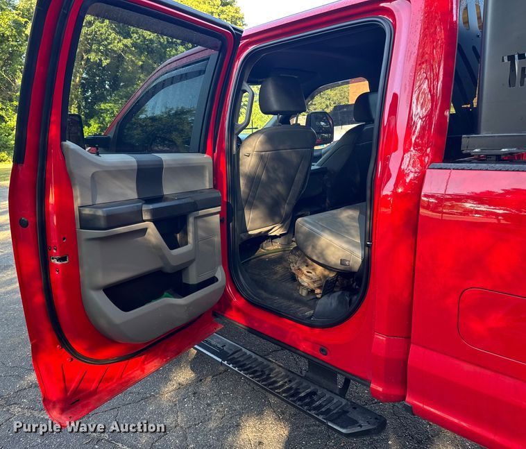 image for item EV4117 2022 Ford F350 Super Duty Crew Cab pickup truck