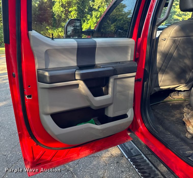 image for item EV4117 2022 Ford F350 Super Duty Crew Cab pickup truck