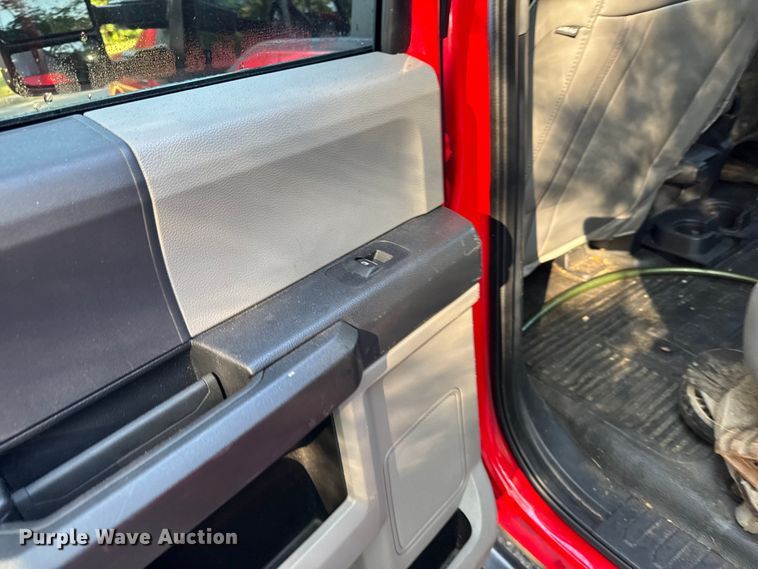 image for item EV4117 2022 Ford F350 Super Duty Crew Cab pickup truck