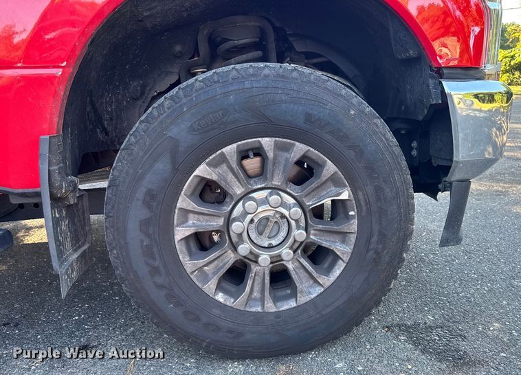 image for item EV4117 2022 Ford F350 Super Duty Crew Cab pickup truck