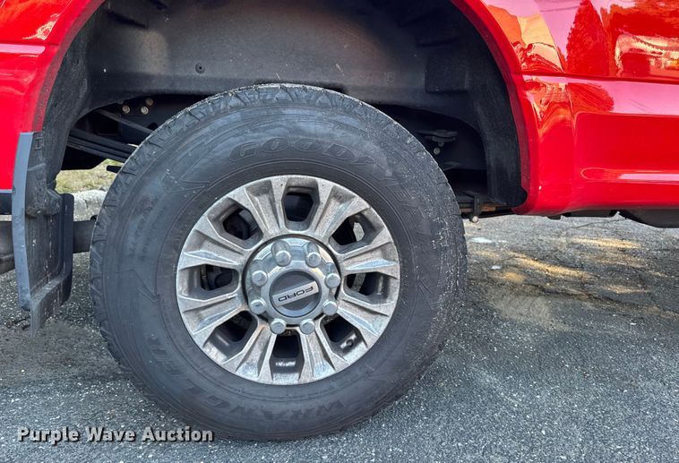 image for item EV4117 2022 Ford F350 Super Duty Crew Cab pickup truck