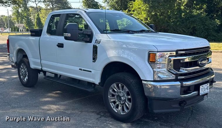 image for item EV4119 2022 Ford F-350 SuperCab pickup truck