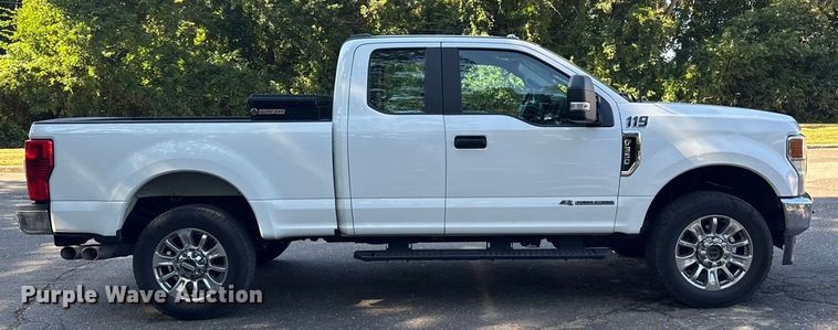 image for item EV4119 2022 Ford F-350 SuperCab pickup truck
