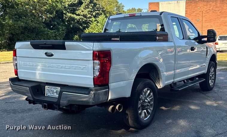 image for item EV4119 2022 Ford F-350 SuperCab pickup truck