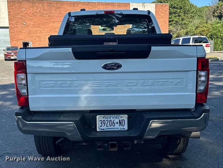 image for item EV4119 2022 Ford F-350 SuperCab pickup truck