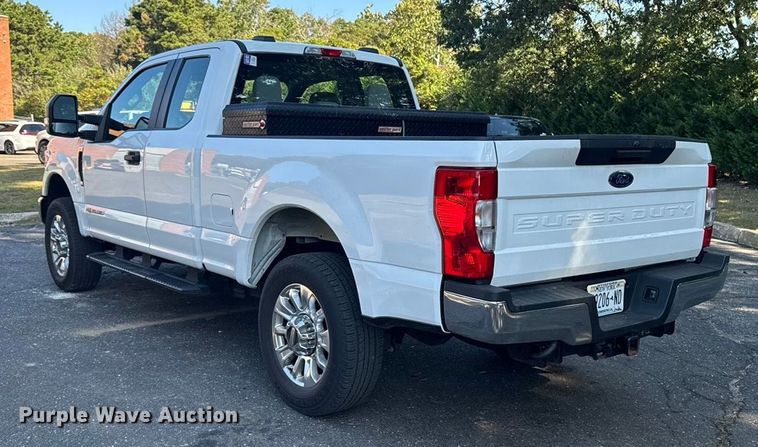 image for item EV4119 2022 Ford F-350 SuperCab pickup truck