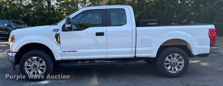 image for item EV4119 2022 Ford F-350 SuperCab pickup truck