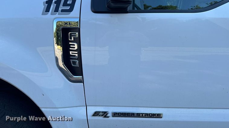 image for item EV4119 2022 Ford F-350 SuperCab pickup truck