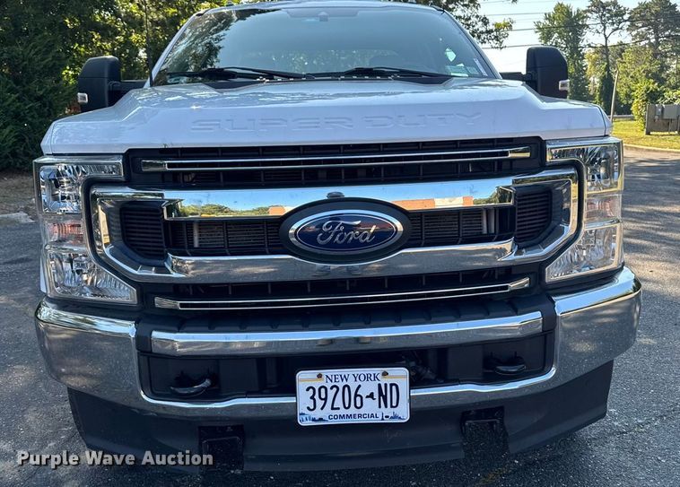 image for item EV4119 2022 Ford F-350 SuperCab pickup truck