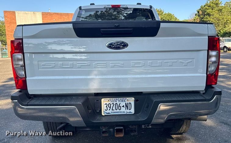 image for item EV4119 2022 Ford F-350 SuperCab pickup truck