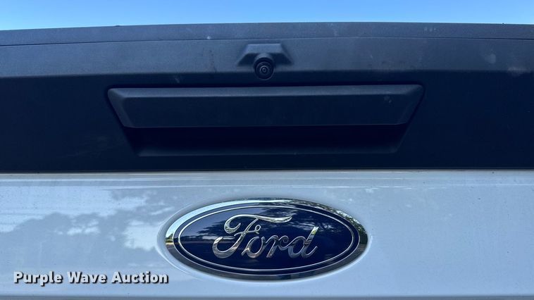 image for item EV4119 2022 Ford F-350 SuperCab pickup truck