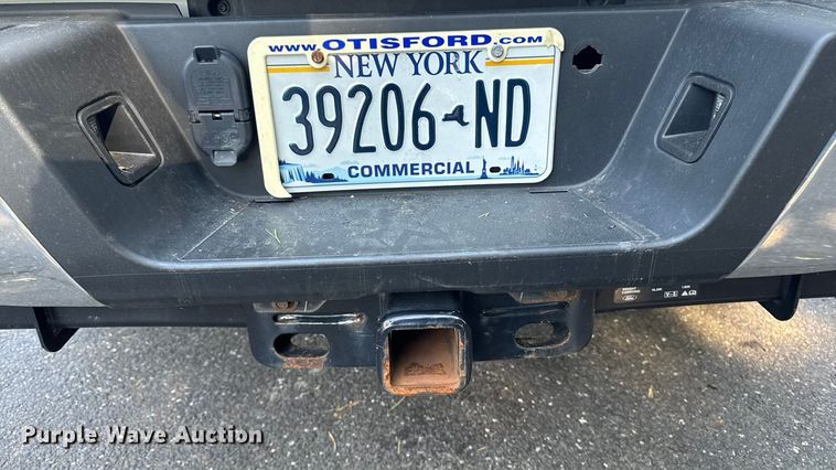 image for item EV4119 2022 Ford F-350 SuperCab pickup truck