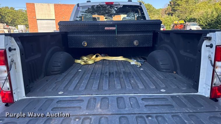image for item EV4119 2022 Ford F-350 SuperCab pickup truck