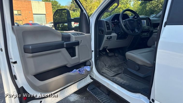 image for item EV4119 2022 Ford F-350 SuperCab pickup truck