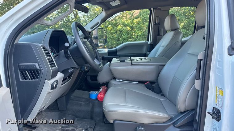 image for item EV4119 2022 Ford F-350 SuperCab pickup truck